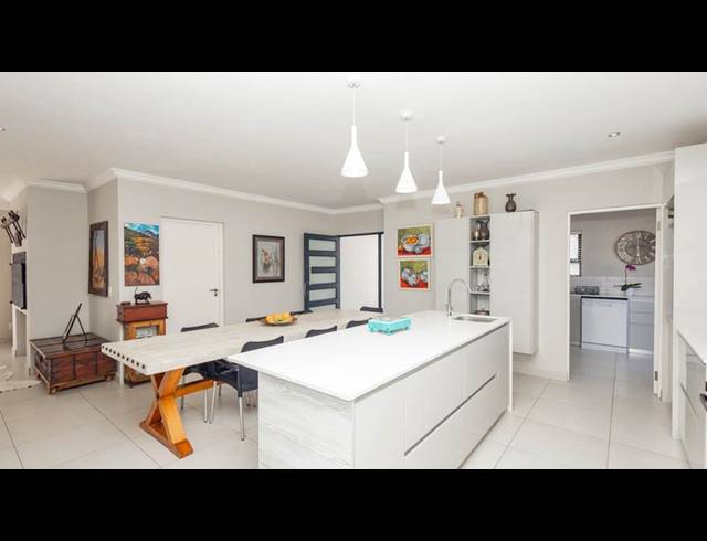 3 BEDROOM HOUSE FOR SALE IN SANDY POINT